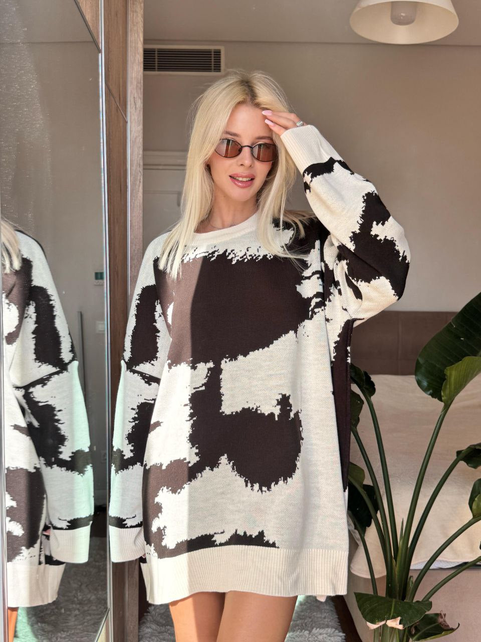 Oversize megztinis (balta/ruda)