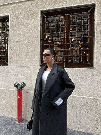 Ilgas tiesaus kirpimo paltas (grafito spalvos)