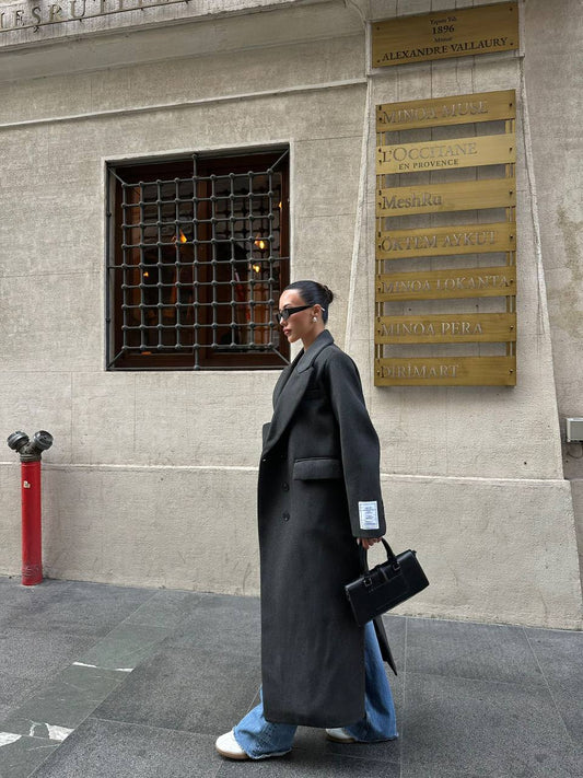 Ilgas tiesaus kirpimo paltas (grafito spalvos)