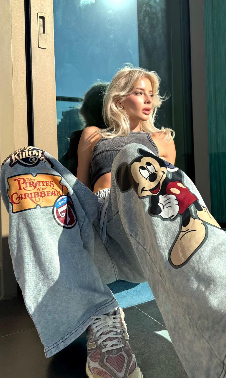 Laisvalaikio kelnės su aplikacijomis