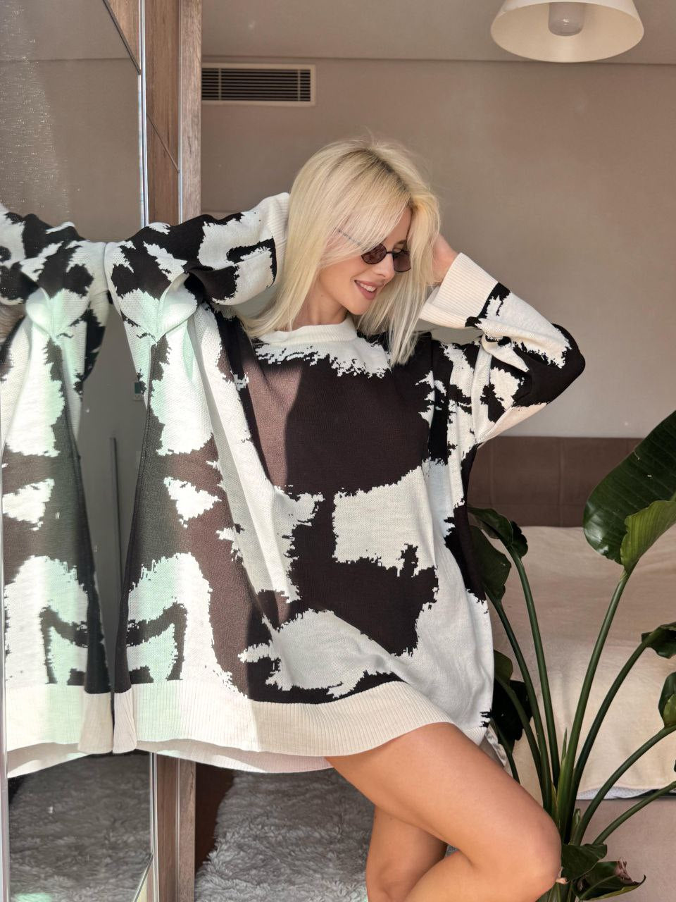 Oversize megztinis (balta/ruda)