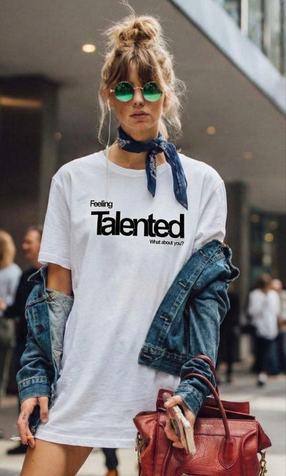 Oversize marškinėliai "Feeling Talented"
